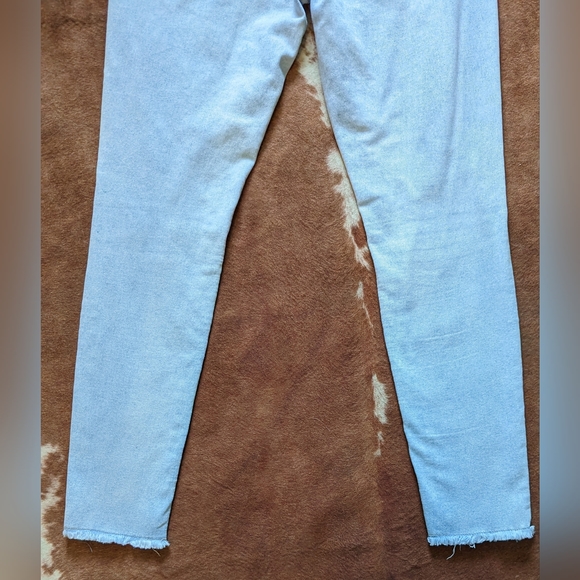 So High Rise Distressed Jegging - Picture 13 of 16